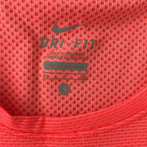 Nike reflective dri fit running shirt - Picture 3 of 7